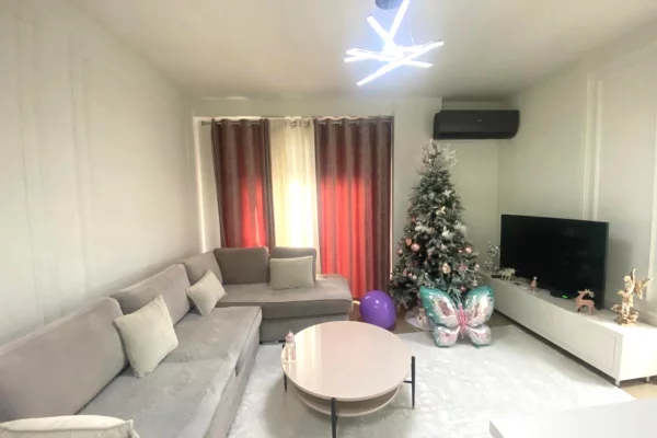 Shtepi ne shitje Apartament ne Tirane, 2+1, Mobilimi E mobiluar, Pagesa 130,000  Euro.
