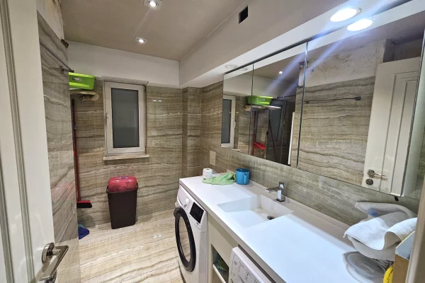 Shtepi ne shitje Apartament ne Tirane, 2+1, Mobilimi E mobiluar, Pagesa 240,000  Euro.