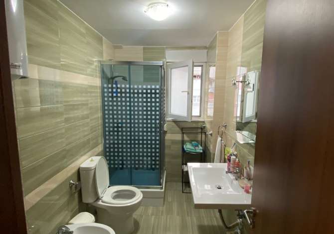 Shtepi ne shitje Apartament ne Tirane, 2+1, Mobilimi E mobiluar, Pagesa 172,000  Euro.