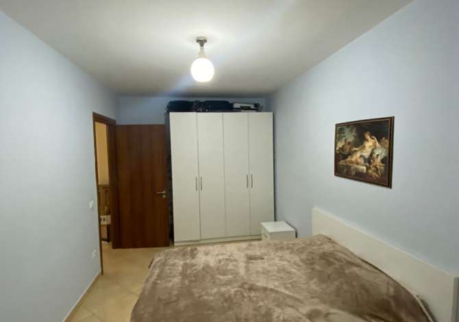 Shtepi ne shitje Apartament ne Tirane, 2+1, Mobilimi E mobiluar, Pagesa 172,000  Euro.