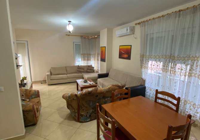 Shtepi ne shitje Apartament ne Tirane, 2+1, Mobilimi E mobiluar, Pagesa 172,000  Euro.