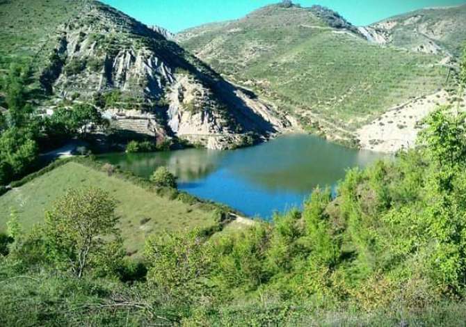 Toke Peze Helmes buz Liqeni