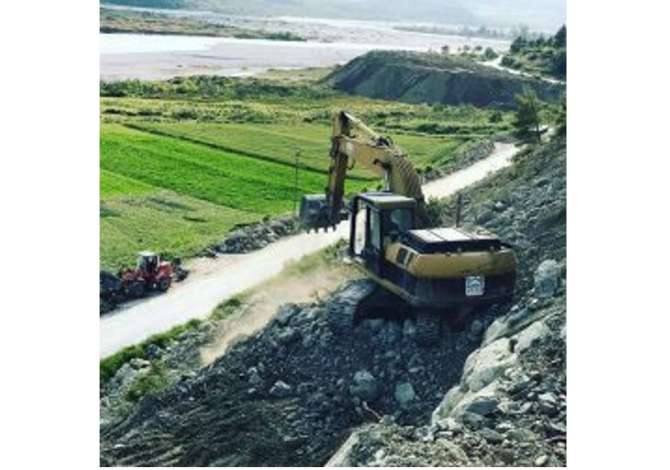 Kompani ndertimi ka si aktivitet kryesor ndertimet civile dhe ekonomike, tregetimin e betonit dhe inerteve te dimensioneve te ndryshme 