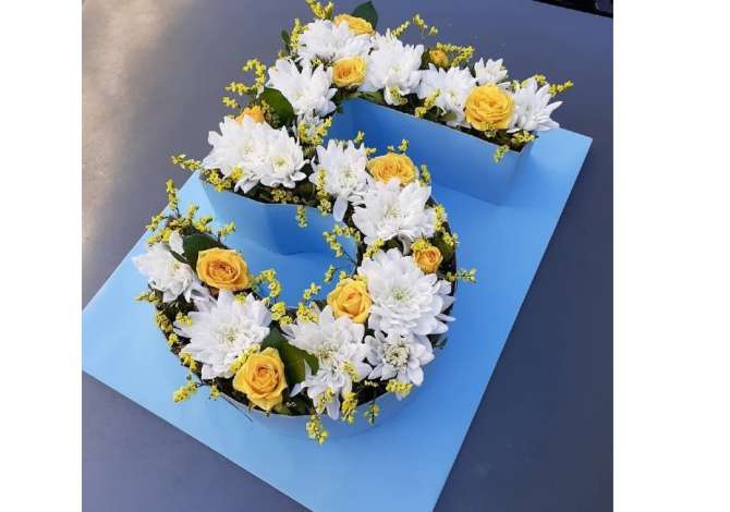 Sara Flowers ju ofron Kompozime, Buqeta, Zbukurim makinash, Taxi, Dekore eventesh, Kurora me lule natyrale