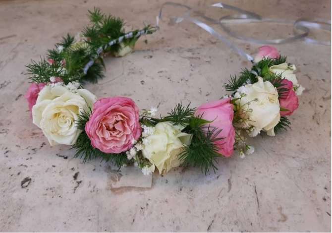 Sara Flowers ju ofron Kompozime, Buqeta, Zbukurim makinash, Taxi, Dekore eventesh, Kurora me lule natyrale