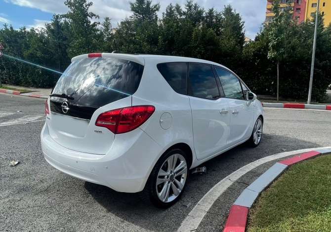 Jepet me qera Opel Meriva duke filluar nga  30 euro dita