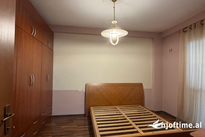 Shtepi me qera Apartament ne Tirane, 1+1, Mobilimi E mobiluar, Pagesa 400  Euro.