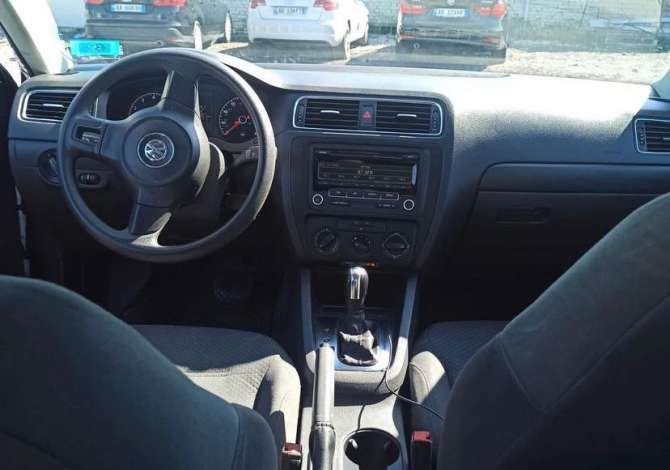 Jepet me qera Makina Volkswagen Jetta duke filluar nga 35 euro dita