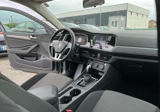 Jepet me qera Volkswagen Jetta duke filluar nga 60 euro ne dite 