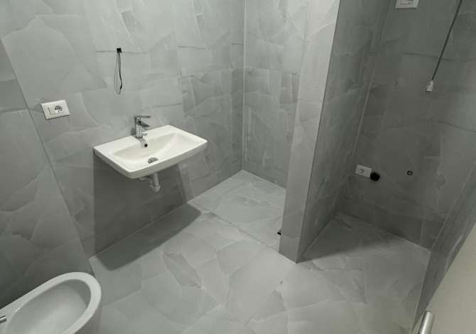 Shtepi me qera Apartament ne Tirane, 2+1, Mobilimi Bosh, pa mobiluar, Pagesa 40,000  Leke.