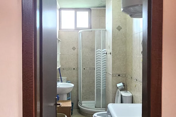 Shtepi me qera 2+1 ne Tirane - 450 Euro