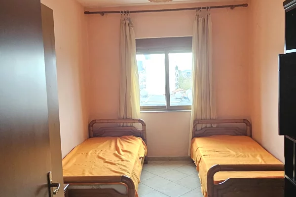 Shtepi me qera 2+1 ne Tirane - 450 Euro