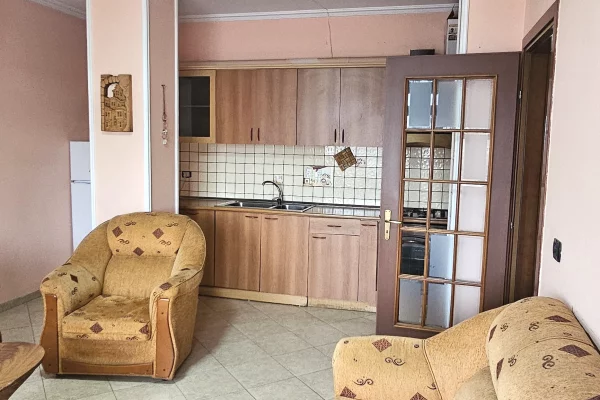 Shtepi me qera Apartament ne Tirane, 2+1, Mobilimi E mobiluar, Pagesa 450  Euro.
