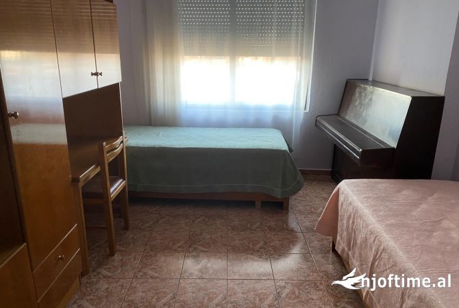 Shtepi me qera 2+1 ne Tirane - 500 Euro