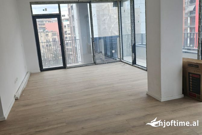 Ambient biznesi me qera 3+1 ne Tirane - 1,500 Euro