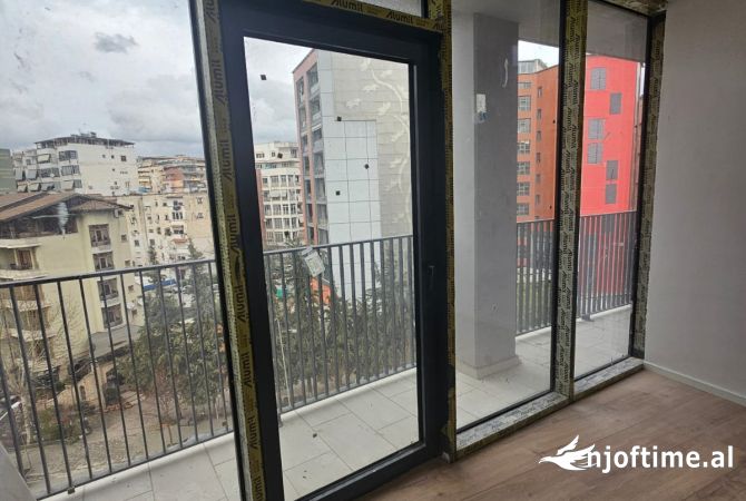Ambient biznesi me qera 3+1 ne Tirane - 1,500 Euro