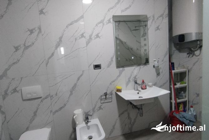 Shtepi ne shitje Apartament ne Fier, 2+1, Mobilimi E mobiluar, Pagesa 152,000  Euro.