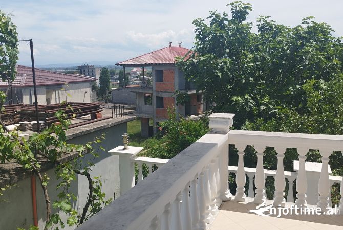 Shtepi ne shitje Vila Luksoze ne Fier, 3+1, Mobilimi E mobiluar, Pagesa 350,000  Euro.