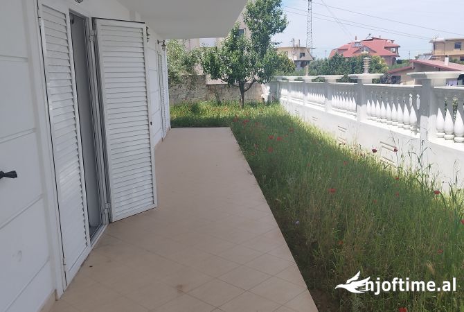 Shtepi ne shitje Vila Luksoze ne Fier, 3+1, Mobilimi E mobiluar, Pagesa 350,000  Euro.