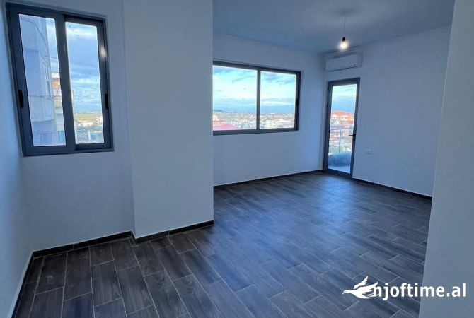 Shtepi ne shitje Apartament ne Fier, 2+1, Mobilimi Bosh, pa mobiluar, Pagesa 95,000  Euro.