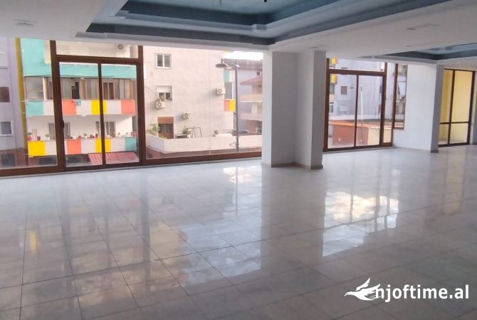 Business Property for Rent 3+1 in Fier - 2,500 Euro