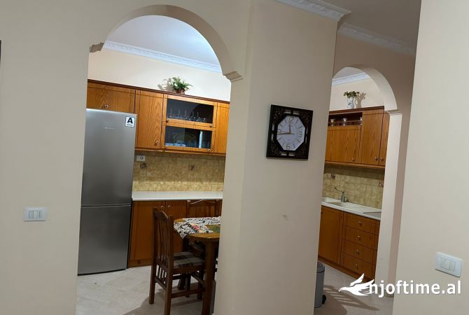 Shtepi me qera Apartament ne Fier, 2+1, Mobilimi E mobiluar, Pagesa 35,000  Leke.