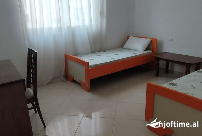 Shtepi ne shitje Apartament ne Fier, 2+1, Mobilimi E mobiluar, Pagesa 85,000  Euro.