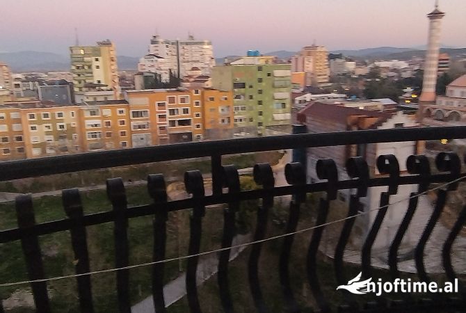 Shtepi me qera Apartament ne Fier, 2+1, Mobilimi E mobiluar, Pagesa 28,000  Leke.