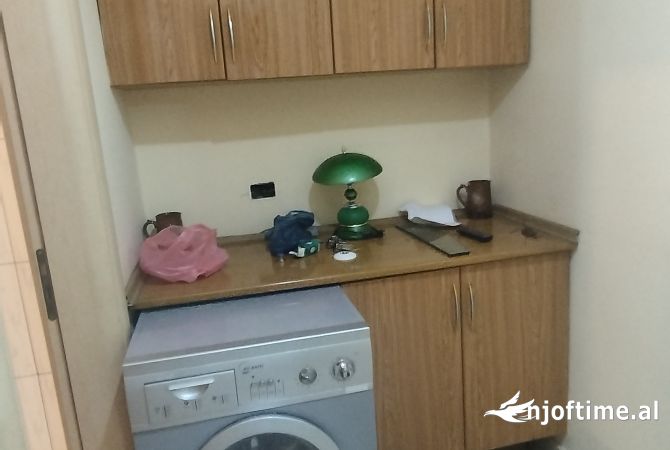 Shtepi me qera Apartament ne Fier, 2+1, Mobilimi E mobiluar, Pagesa 28,000  Leke.