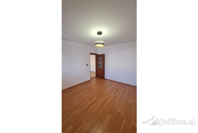 Shtepi ne shitje Apartament ne Tirane, 3+1, Mobilimi Pjeserisht e mobiluar, Pagesa 145,000  Euro.