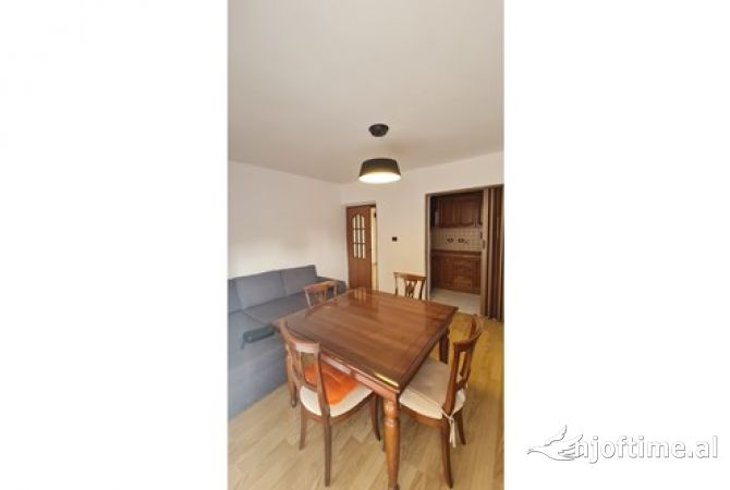 Shtepi ne shitje Apartament ne Tirane, 3+1, Mobilimi Pjeserisht e mobiluar, Pagesa 145,000  Euro.