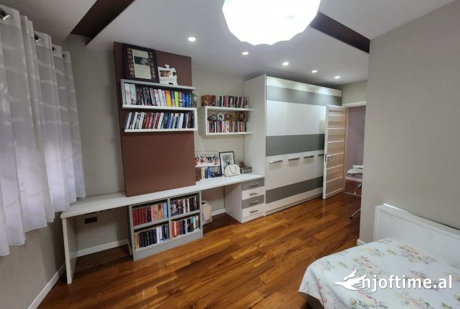 Shtepi me qera Apartament ne Tirane, 3+1, Mobilimi E mobiluar, Pagesa 1,000  Euro.
