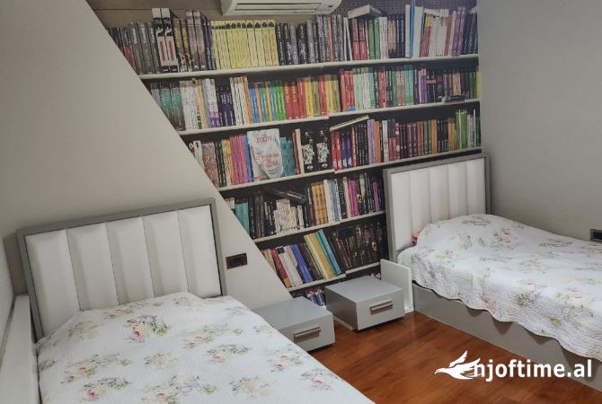 Shtepi me qera Apartament ne Tirane, 3+1, Mobilimi E mobiluar, Pagesa 1,000  Euro.