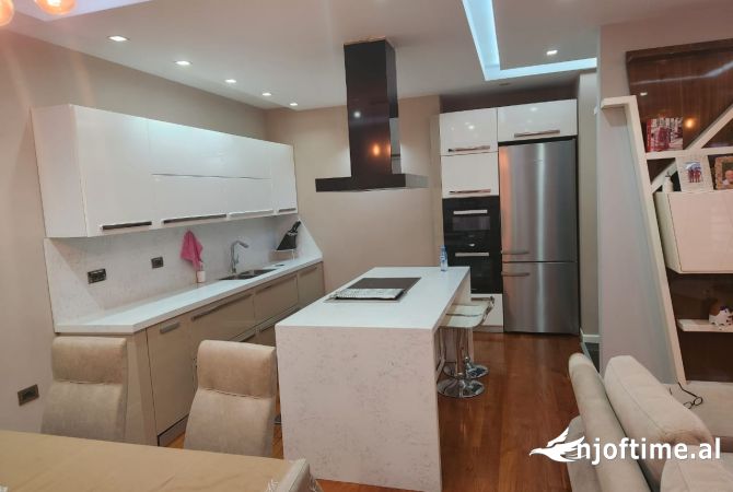 Shtepi me qera Apartament ne Tirane, 3+1, Mobilimi E mobiluar, Pagesa 1,000  Euro.