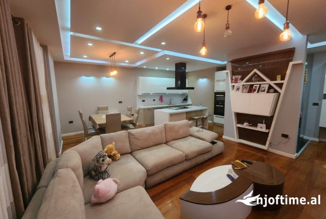 Shtepi me qera Apartament ne Tirane, 3+1, Mobilimi E mobiluar, Pagesa 1,000  Euro.