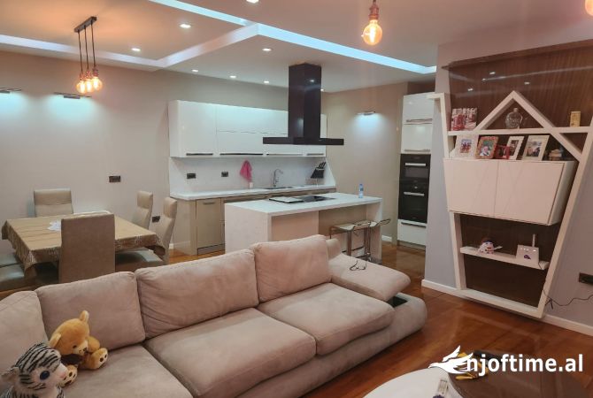 Shtepi me qera 3+1 ne Tirane - 1,000 Euro