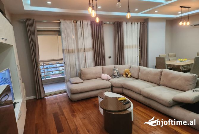 Shtepi me qera 3+1 ne Tirane - 1,000 Euro