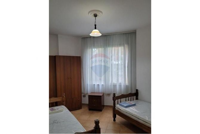 Shtepi me qera 2+1 ne Tirane - 370 Euro