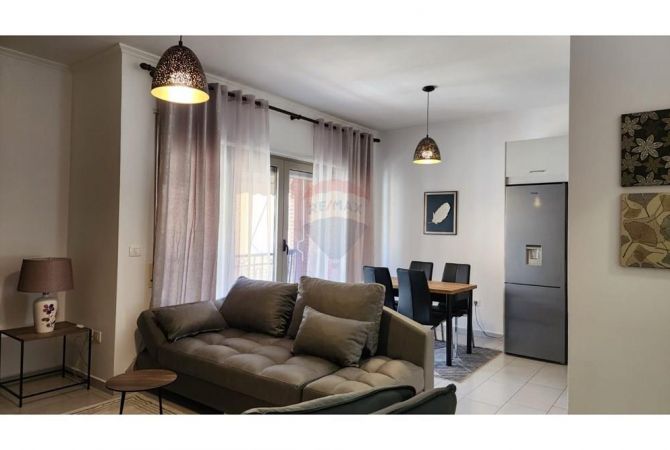 Shtepi me qera 2+1 ne Tirane - 800 Euro