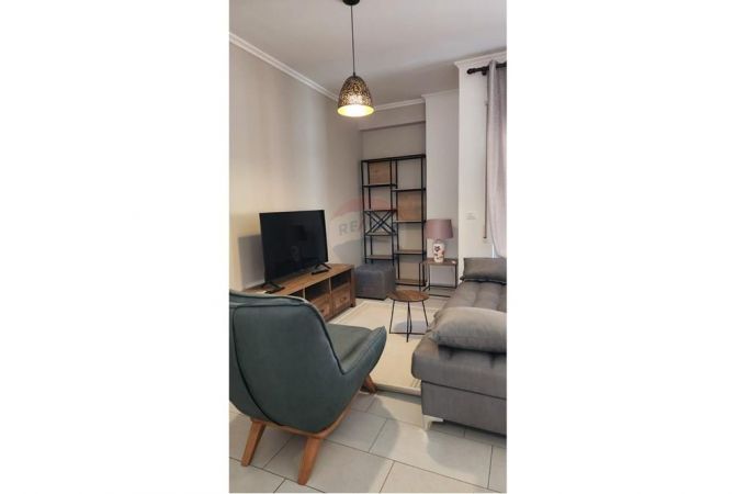 Shtepi me qera 2+1 ne Tirane - 800 Euro