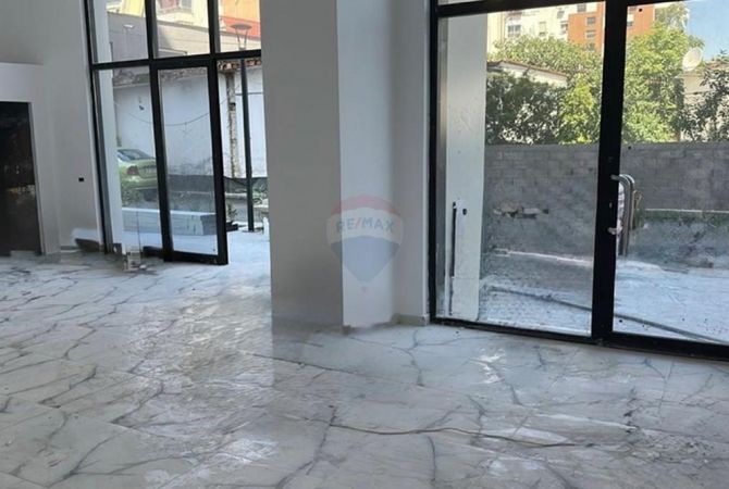 Ambiente Commerciale in Affitto 1+1 a Tirana - 1,400 Euro