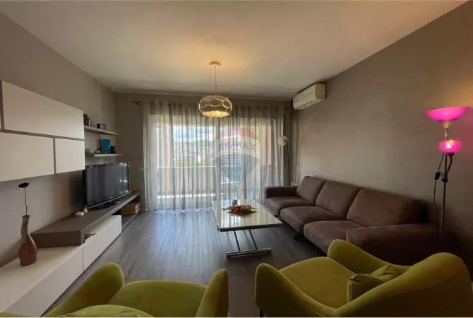 Shtepi me qera 2+1 ne Tirane - 650 Euro