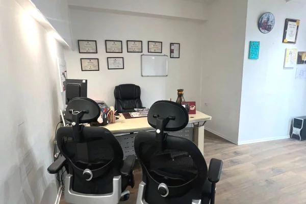 Ambient biznesi me qera 3+1 ne Tirane - 450 Euro