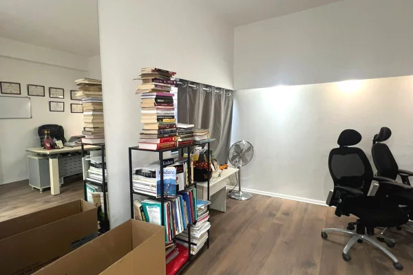 Ambient biznesi me qera 3+1 ne Tirane - 450 Euro