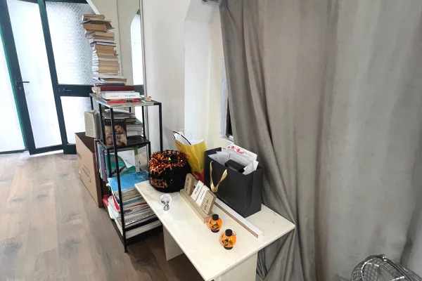 Zyre me Qera, Kristal Center