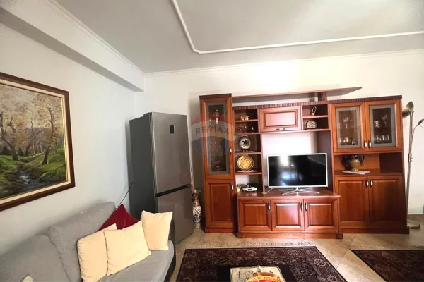 Shtepi me qera 2+1 ne Tirane - 700 Euro