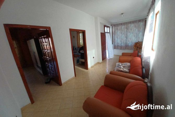 Shtepi me qera Shtepi Private ne Tirane, 1+1, Mobilimi E mobiluar, Pagesa 300  Euro.