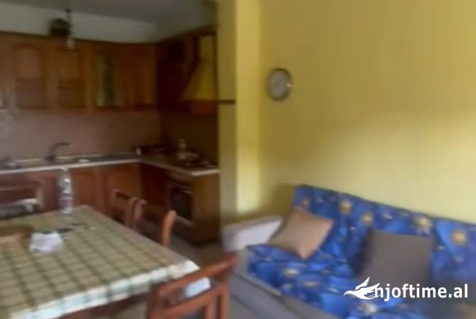 Shtepi me qera Shtepi Private ne Tirane, 5+1, Mobilimi E mobiluar, Pagesa 600  Euro.