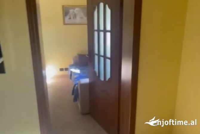 Shtepi me qera Shtepi Private ne Tirane, 5+1, Mobilimi E mobiluar, Pagesa 600  Euro.