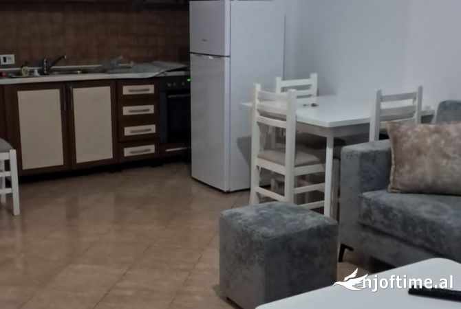 Shtepi me qera Apartament ne Tirane, 2+1, Mobilimi E mobiluar, Pagesa 50,000  Leke.
